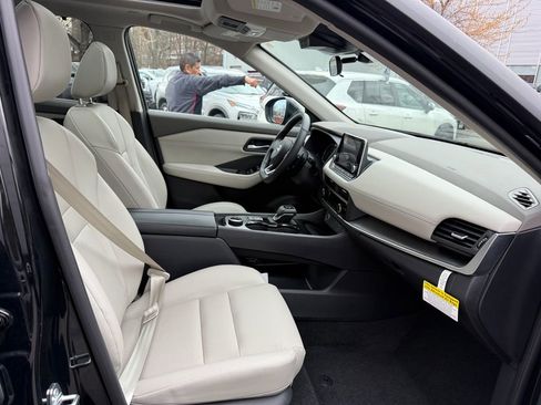 Used 2023 Nissan Rogue SV w/ SV Premium B Package image 29