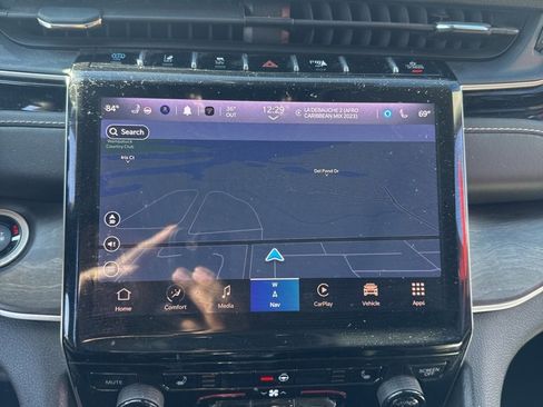 Used 2023 Jeep Grand Cherokee 4WD 4xe image 11