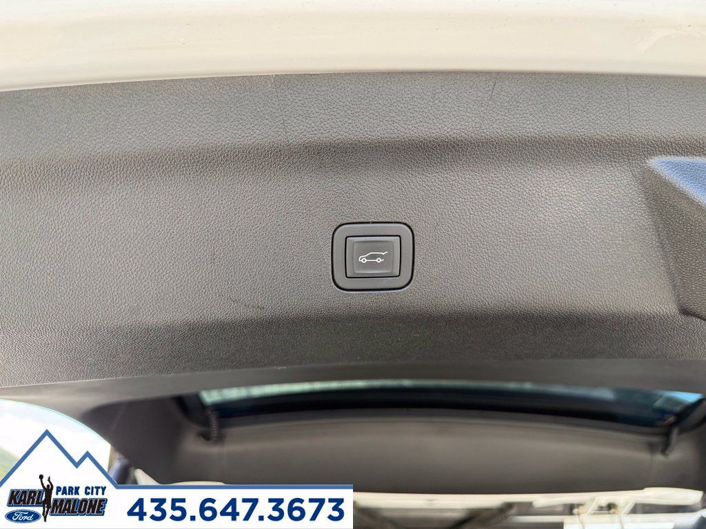 Used 2025 GMC Yukon AT4 w/ AT4 Premium Plus Package AWD/4WD image 38