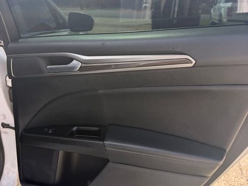 Used 2019 Ford Fusion SEL FWD image 23