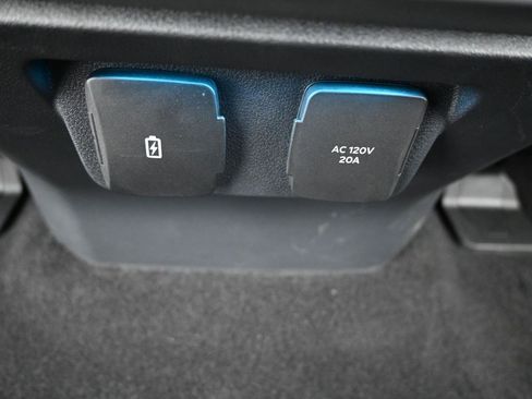 Used 2024 Ford F150 Lightning Lariat image 34