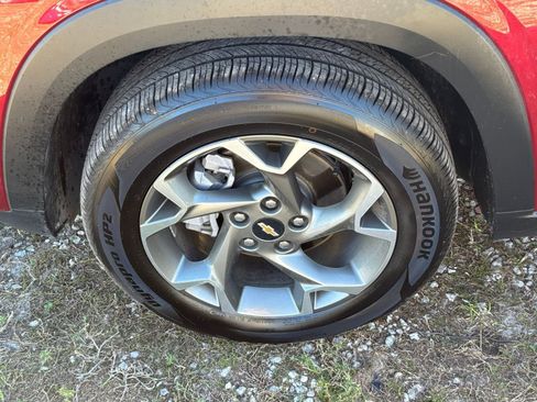 Used 2025 Chevrolet Trax LT image 30