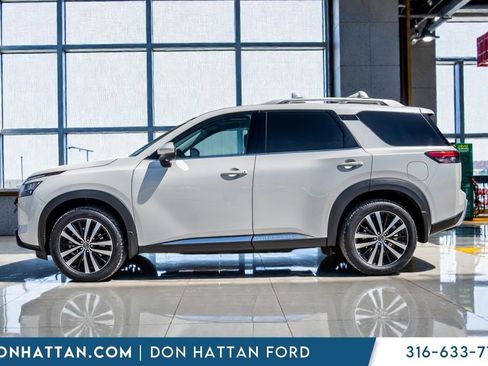 Used 2024 Nissan Pathfinder Platinum AWD/4WD image 2