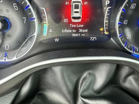 Used 2023 Chrysler Pacifica Touring-L FWD image 16