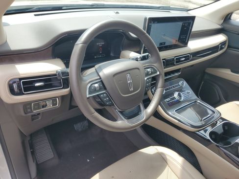 Used 2023 Lincoln Nautilus Reserve AWD/4WD image 13