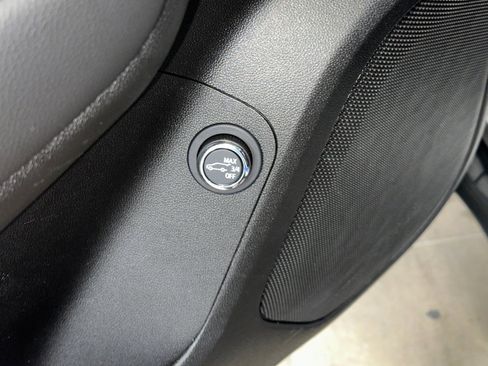 Certified 2023 GMC Acadia SLE w/ Driver Convenience Package image 6