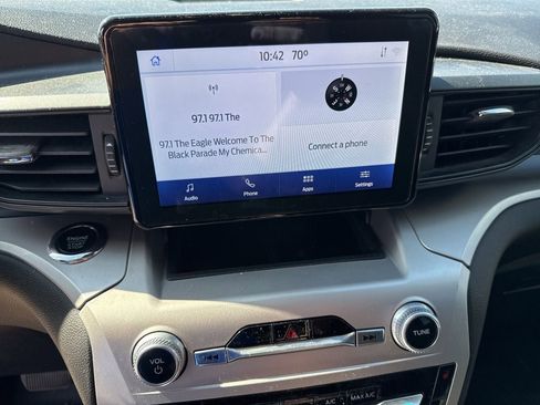 Used 2022 Ford Explorer XLT image 23