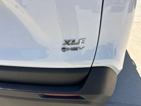Used 2025 Toyota RAV4 XLE AWD/4WD image 5