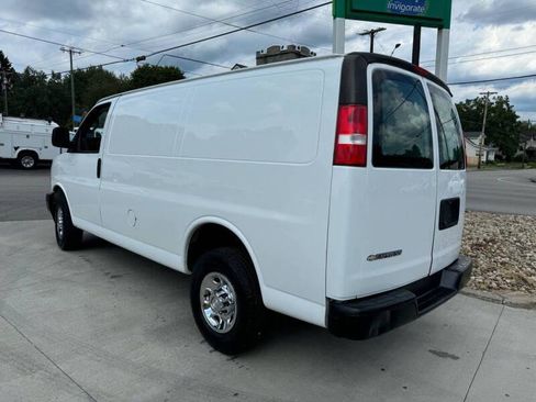 Used 2018 Chevrolet Express 2500 image 3