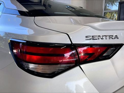 Used 2025 Nissan Sentra SR FWD image 17