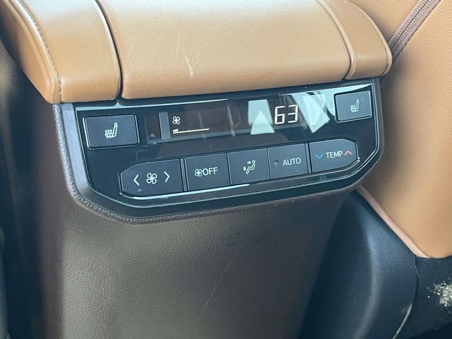Used 2021 Toyota Highlander Platinum AWD/4WD image 21