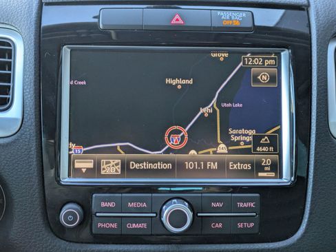 Used 2014 Volkswagen Touareg TDI image 18