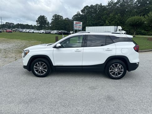 Used 2024 GMC Terrain SLT AWD/4WD image 8