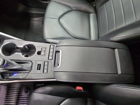 Used 2021 Toyota Highlander XLE AWD/4WD image 22