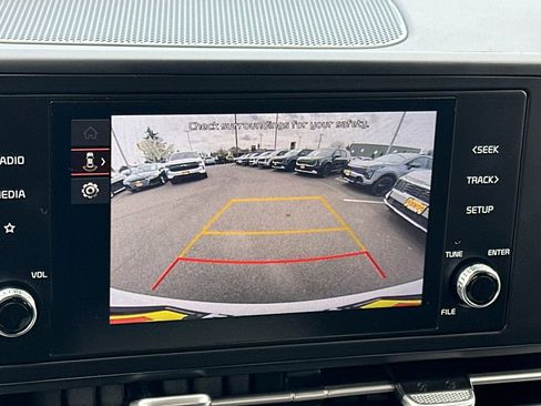 Used 2024 Kia Carnival LX image 19