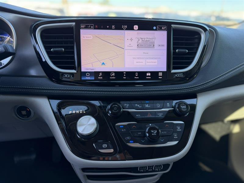 Used 2021 Chrysler Pacifica Touring-L w/ Premium & Safety Sphere Group FWD image 17