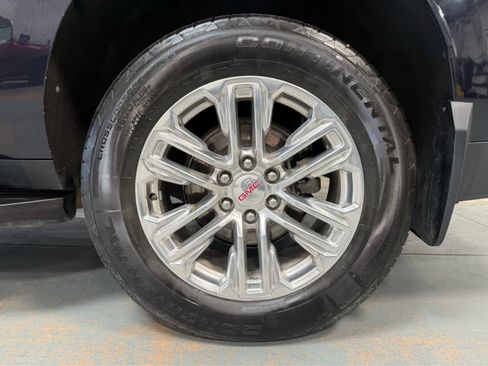 Used 2023 GMC Yukon XL SLT AWD/4WD image 9