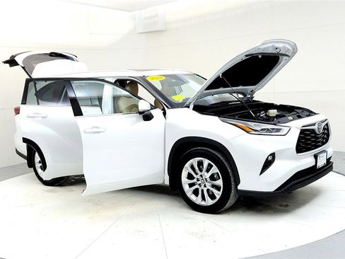 Used 2024 Toyota Highlander Limited image 12