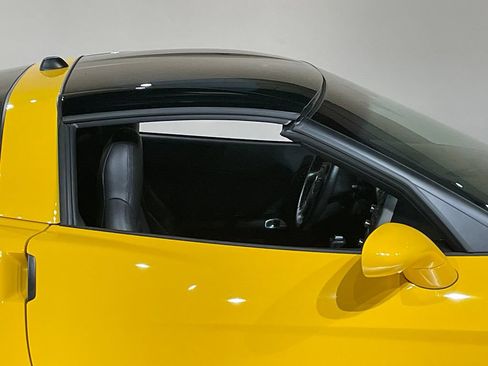 Used 2005 Chevrolet Corvette Coupe w/ Preferred Equipment Group RWD image 77