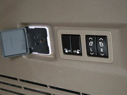 Used 2022 GMC Yukon Denali image 33