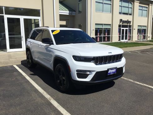 Used 2023 Jeep Grand Cherokee 4WD 4xe image 1