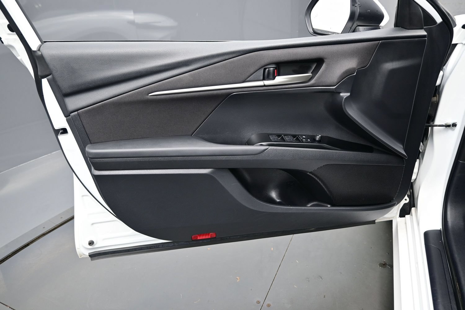 Used 2025 Toyota Camry LE FWD image 9