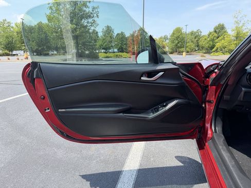 Used 2020 MAZDA MX-5 Miata Sport RWD image 12