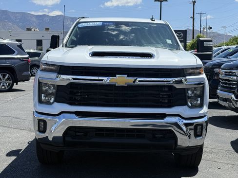 Used 2025 Chevrolet Silverado 2500 LT AWD/4WD image 3
