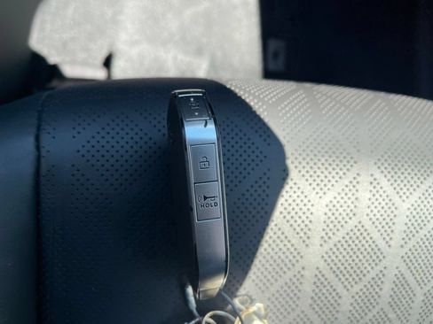 Used 2026 Kia Carnival FWD image 18