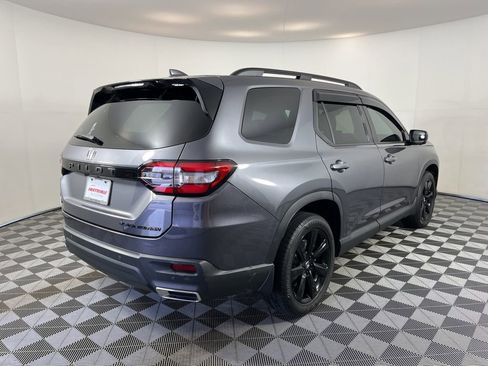 Certified 2025 Honda Pilot Black Edition image 16