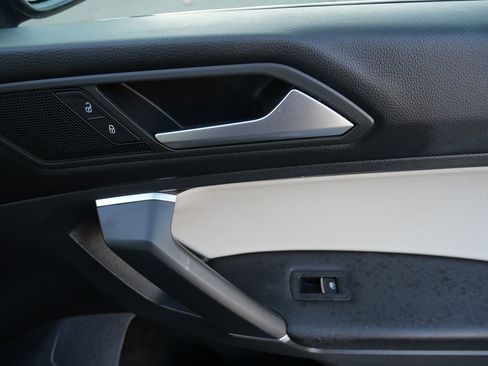 Used 2020 Volkswagen Tiguan SE w/ Panoramic Sunroof Package image 21