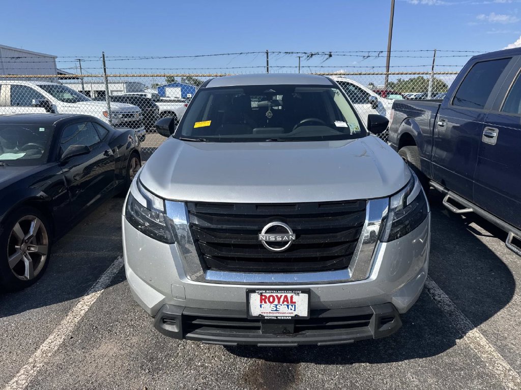 Used 2024 Nissan Pathfinder S FWD image 4