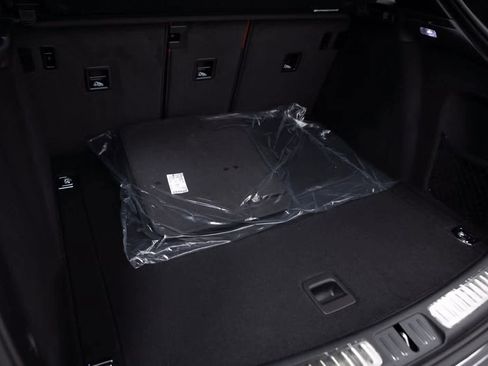 Certified 2025 Porsche Macan image 31