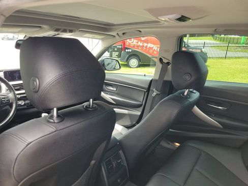 Used 2018 BMW 320i xDrive Sedan w/ Convenience Package AWD/4WD image 11
