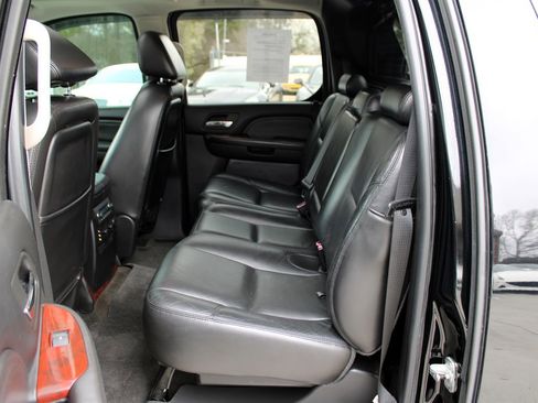 Used 2007 Cadillac Escalade EXT w/ Information Package image 26