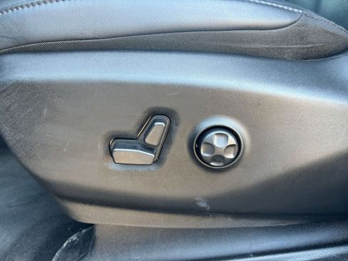 Used 2025 Chrysler Pacifica Select image 22