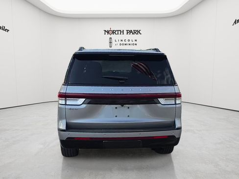 Used 2023 Lincoln Navigator Reserve RWD image 4
