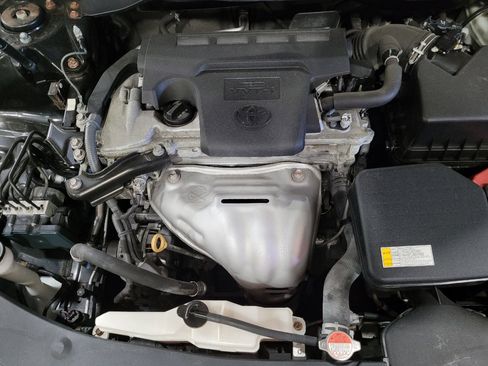 Used 2016 Toyota Camry SE w/ Moonroof Package FWD image 30