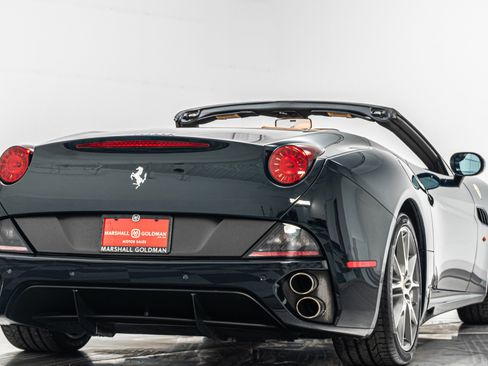 Used 2010 Ferrari California RWD image 9