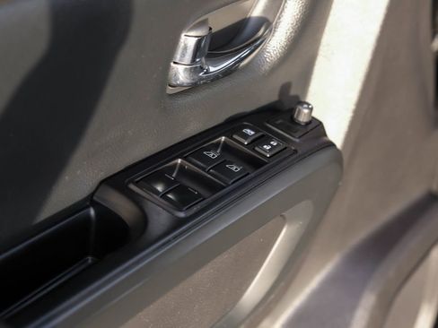 Used 2018 Nissan Titan SV w/ SV Convenience Package image 44