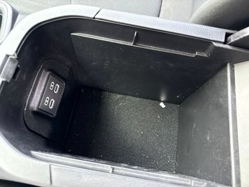 Used 2025 Toyota RAV4 XLE AWD/4WD image 23