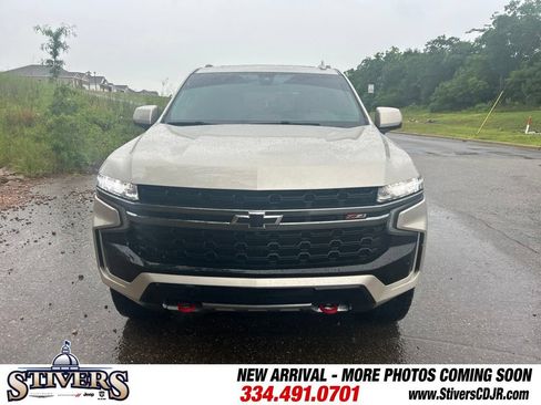 Used 2022 Chevrolet Tahoe Z71 w/ Luxury Package AWD/4WD image 2