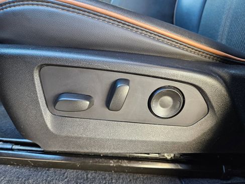 Used 2024 GMC Canyon AT4 w/ Technology Package image 23