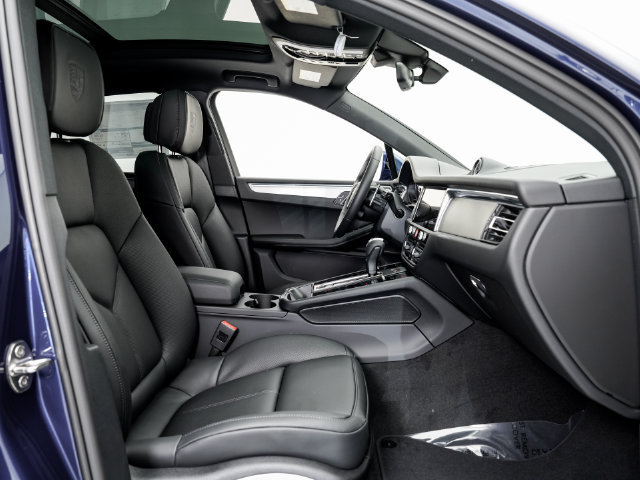 Certified 2026 Porsche Macan AWD/4WD image 25