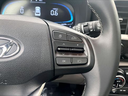 Used 2026 Hyundai Venue SEL FWD image 25
