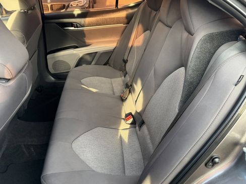 Used 2020 Toyota Camry LE image 10