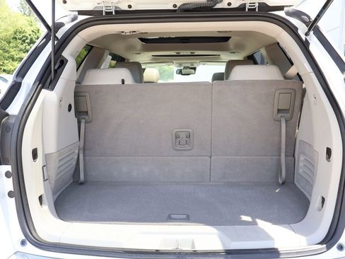 Used 2021 Buick Enclave Essence w/ Sound and Sites Package AWD/4WD image 27