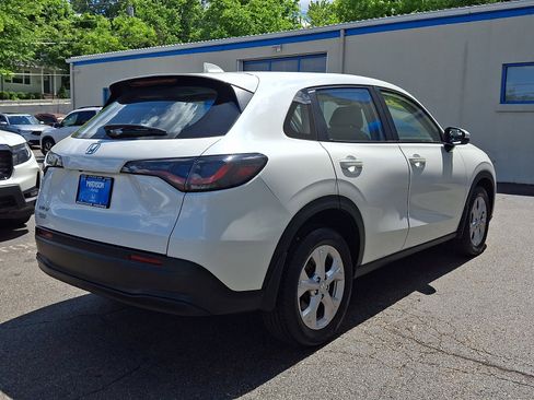 Used 2023 Honda HR-V LX image 4