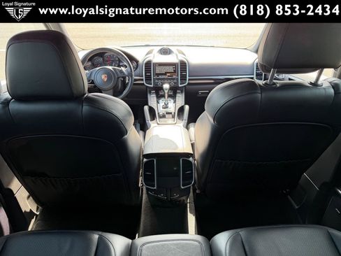 Used 2014 Porsche Cayenne Platinum Edition AWD/4WD image 13