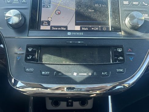 Used 2014 Toyota Avalon Limited image 22